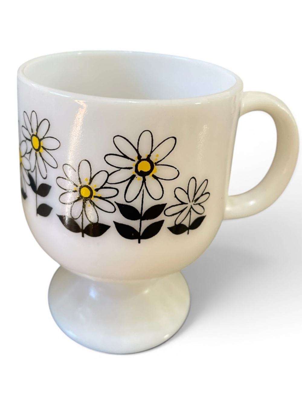 Two pedestal vintage coffee mugs, daisy design, milk, glass - Picture 3 of 4